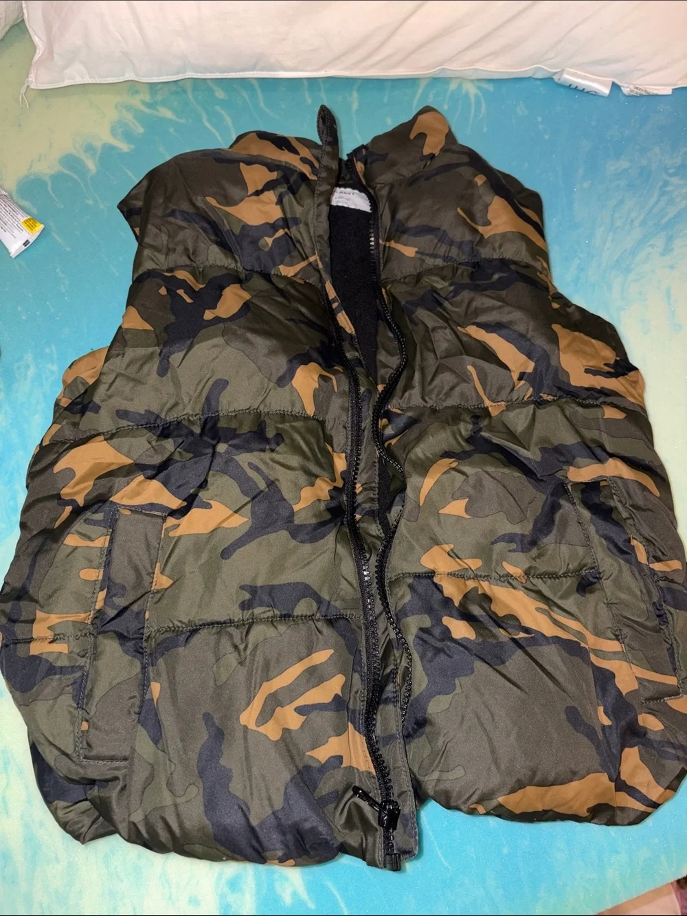 Old Navy Kids Camouflage Puffer Vest - Black/Olive/Brown - Large